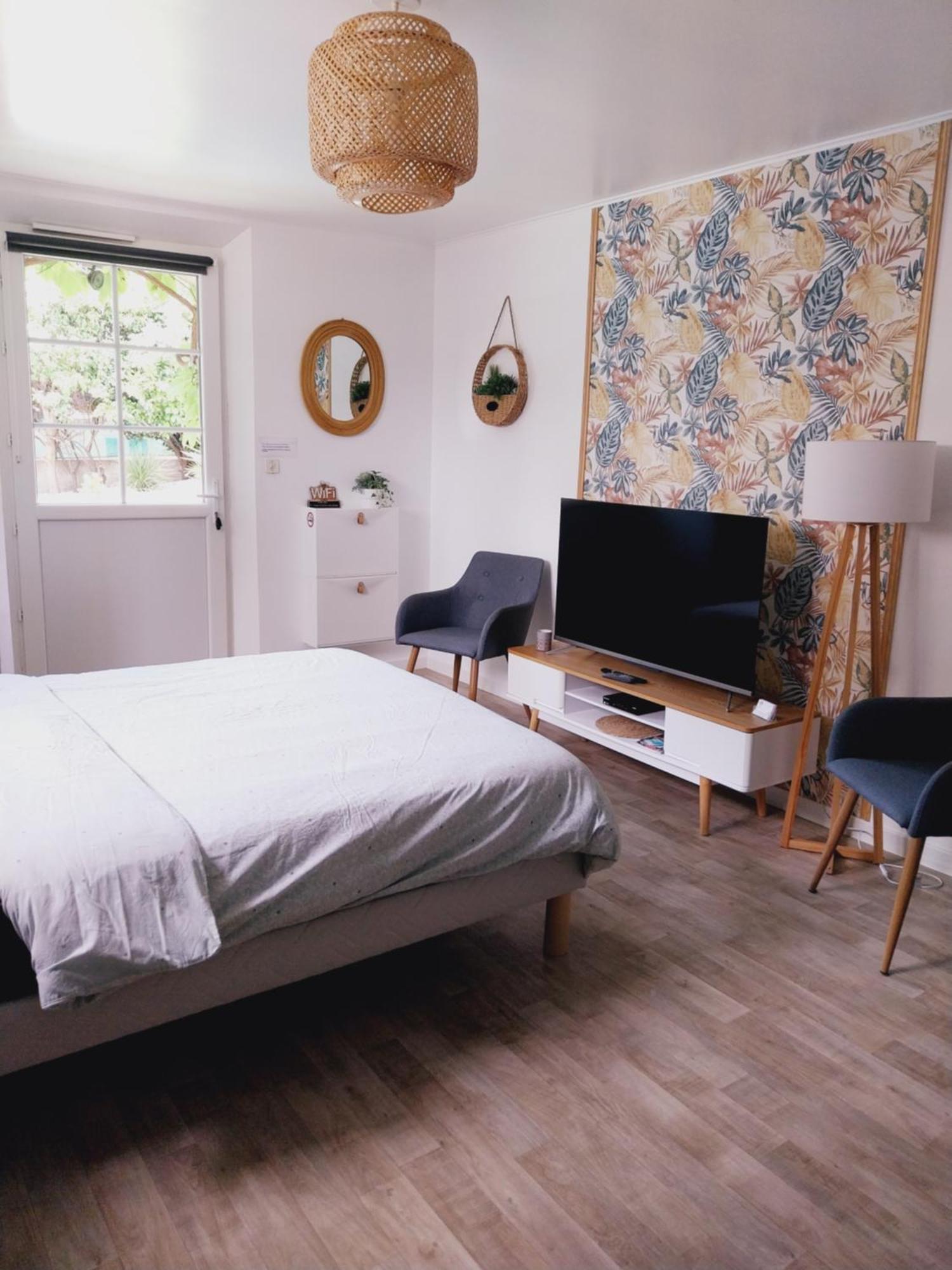 Superbe Grand Studio Tout Confort Avec Exterieur Poussan Kültér fotó