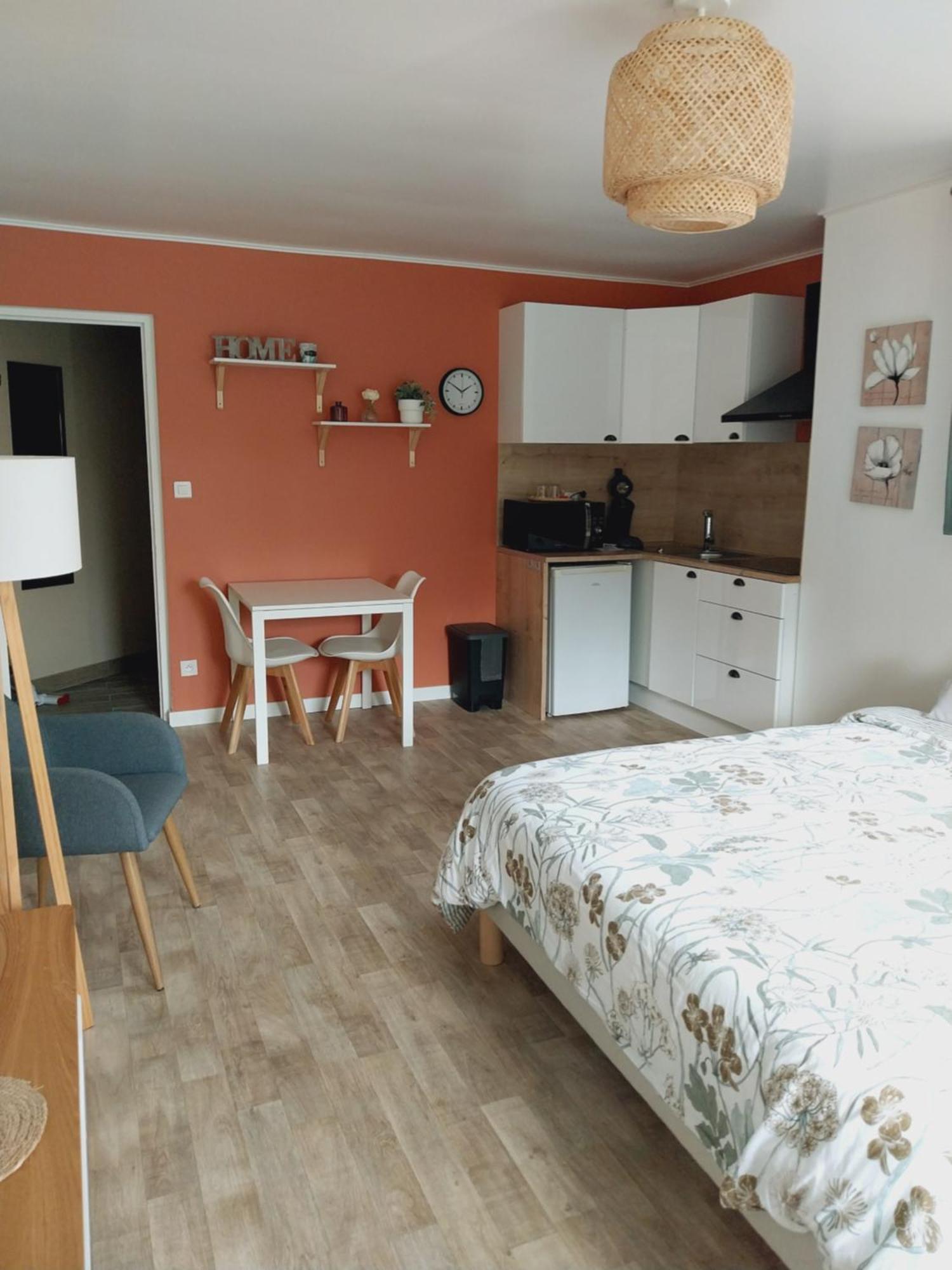 Superbe Grand Studio Tout Confort Avec Exterieur Poussan Kültér fotó