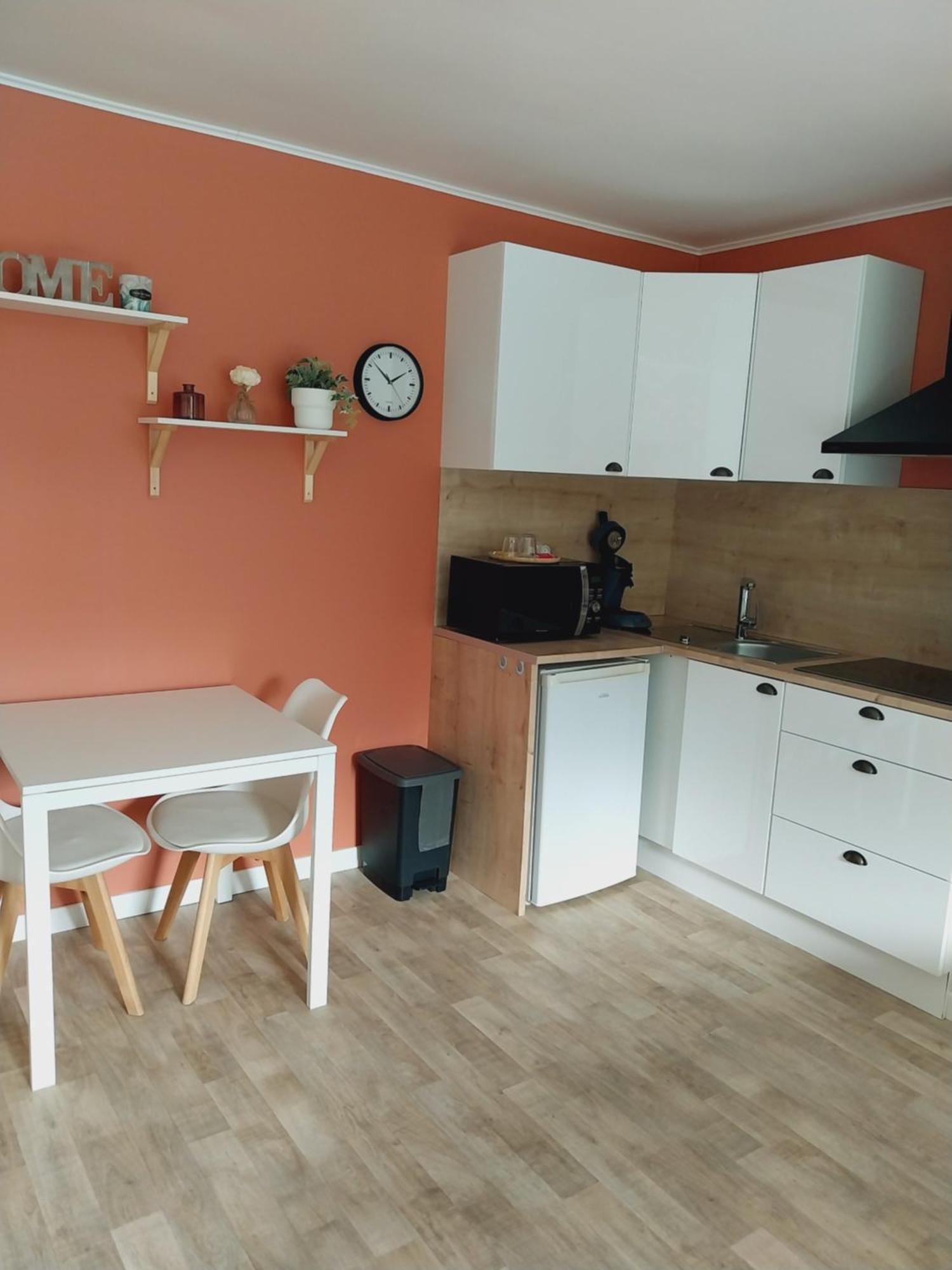 Superbe Grand Studio Tout Confort Avec Exterieur Poussan Kültér fotó