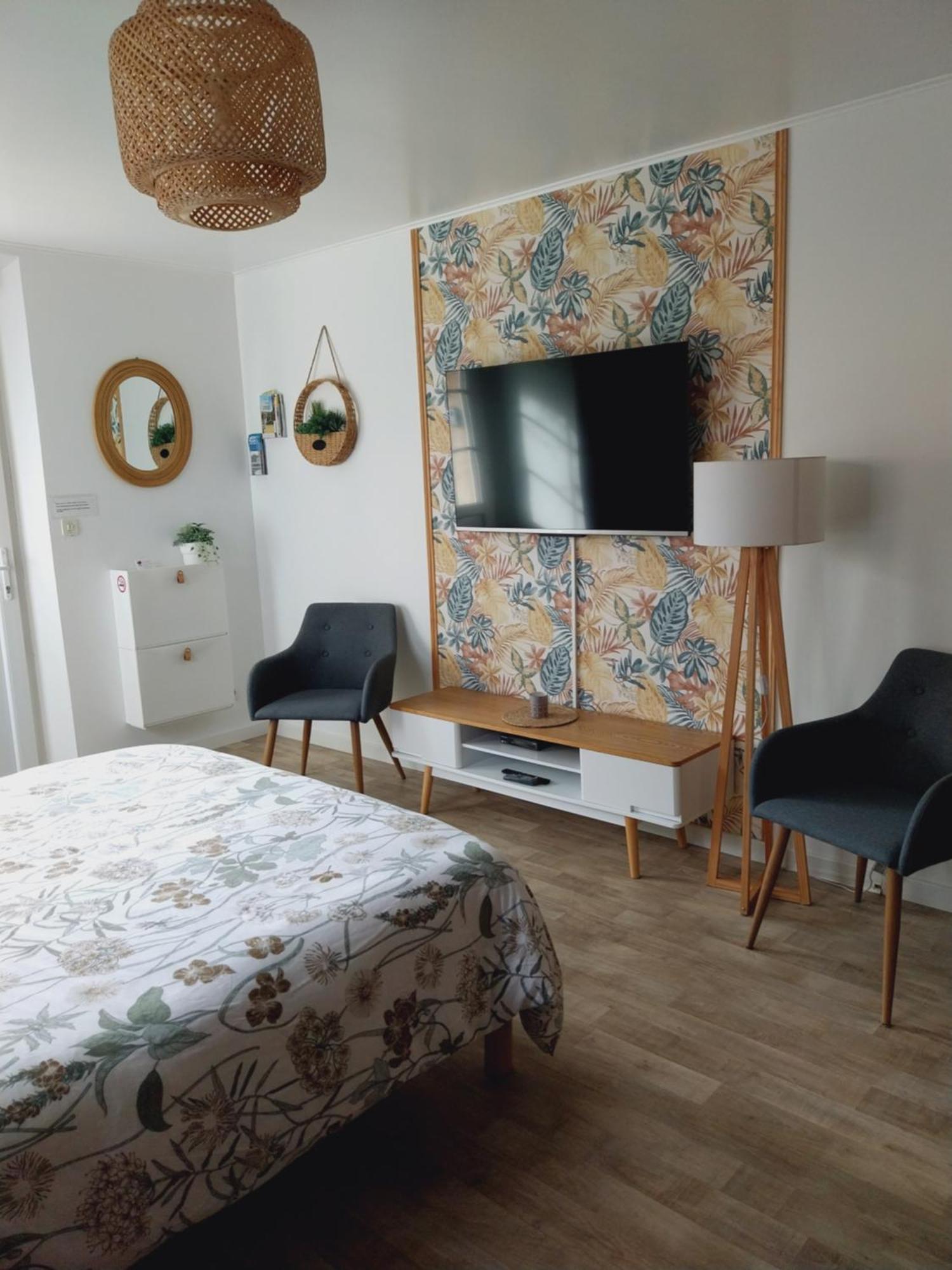 Superbe Grand Studio Tout Confort Avec Exterieur Poussan Kültér fotó